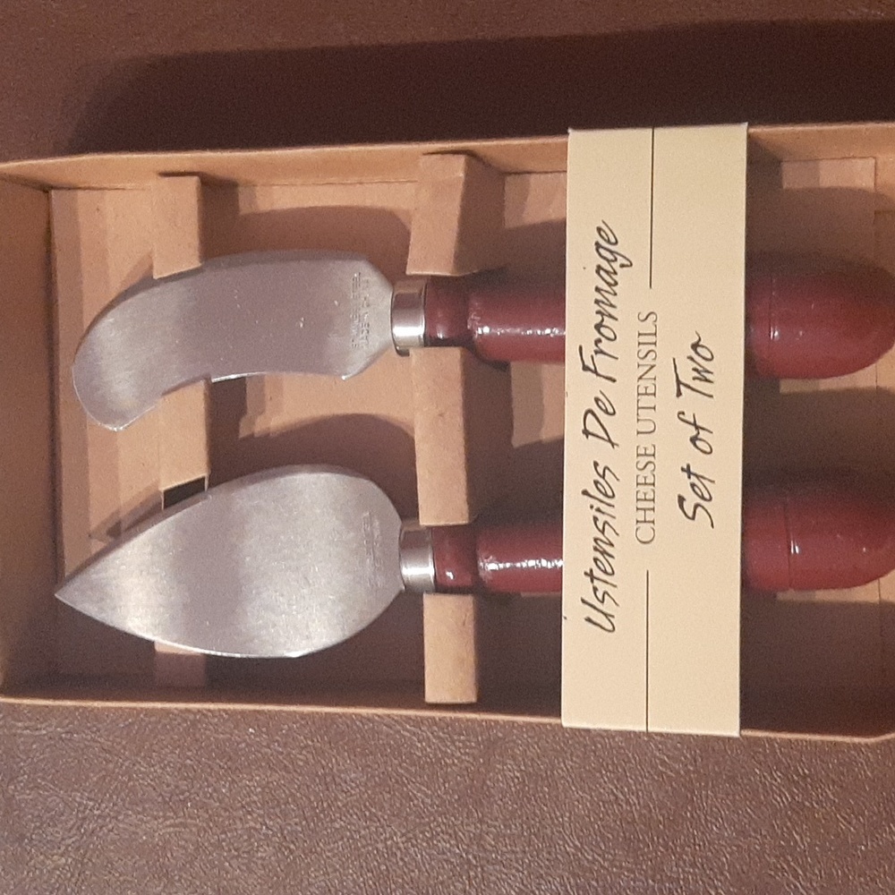 NEW USTENSILES DE FROMAGE - CHEESE UTENSILS SET OF 2  NWT IN BOX